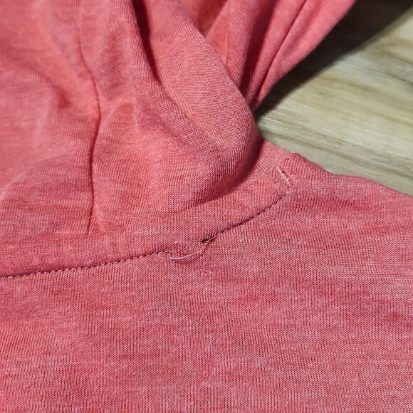 🔺️Under Armour Red Lightweight Hooded Athletic 3/4 Sleeve Top Large - Picture 9 of 10